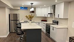 Luxury Modern One Bedroom Suite In Prestigious Aurora