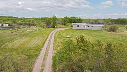 Bungalow On 10 Acres In Rm Of Ste Anne!