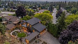 4 Bed West Coast Contemporary On 0.31 Acres | South East Kelowna