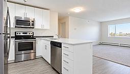 Spacious 2 Bed + 1 Bath Condo | 2 Parking Spots | Skyview Ranch
