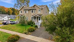 3-bdrm Home With Detached Garage & Private Backyard – Fredericto