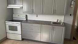 Spacious Upper 2 Bedroom Apt. In Central St. Cath.!!!