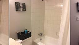 Two-bedroom Condo Apartment In Greenboro/southkeys
