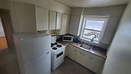 1060 Notre Dame Close To Mcphillips