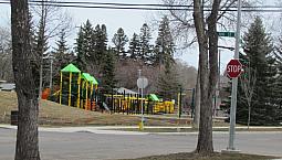 Very Close To Uofa, Scona, Whyte Ave, Shops, Bus, Short Ride Dt