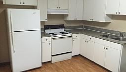 Bright 2-Bedroom Suite Near Robert Burnaby Park – Utilities Incl