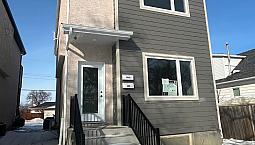 3-bed / 3-bath Townhouse – Ca$2,150/mo Across From Kern Park
