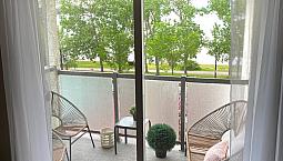 Immaculate Lakeview Furnished Penthouse Condo For Sale