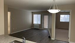 Kenwood Court - Spacious  1 Bedroom Unit Plus Den Apartment For 