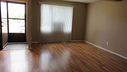 Bright And Spacious Family Friendly Townhouse With Fenced Yard