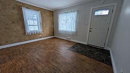 Westpark! Immediate! Cozy 2 Bdrm Main! Renod!
