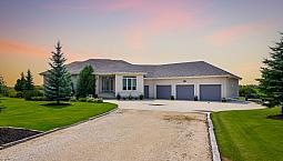 Meticulously Cared For 3bdrm 3bth Bng W/oversized Tpl Garage