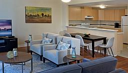 Beautiful 2 Bedroom Across From Public Gardens