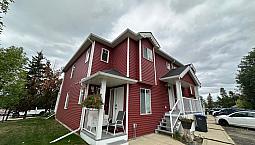 Stylish 1 Bed+Den Condo In Sylvan Lake – Steps From Lakeshore Dr