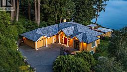 2299 Comox Ave Comox, British Columbia