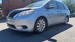 2014 Toyota Sienna Le Awd 179000km