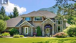880 Waterloo Road Castlegar, British Columbia