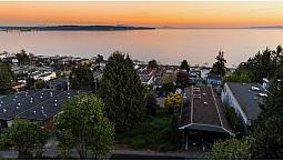 15519 Columbia Avenue White Rock, British Columbia