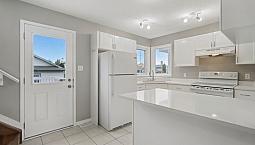 Renovated, Single Home Chepaer Than A Duplex In Silver Berry