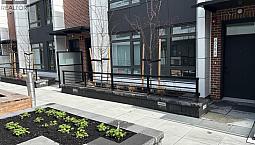 6284 Oak Street Vancouver, British Columbia