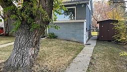 Pet Friendly, 2 Bedroom, Private Laundry, Shared Yard!!