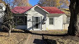 2 Bed, 1 Bath Home In Kingscourt Neighbourhood- 647 Alfred St