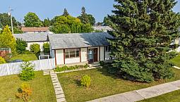 3bdrm 2bth Bungalow Situated On A Subdivadable Lot!