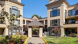 325 3969 Shelbourne St Saanich, British Columbia