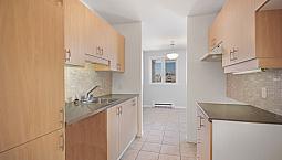 Superbes 4 1/2 Style Condo,  Site Enchanteur, Libres