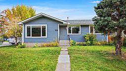 Recently Updated Bungalow On A Huge Corner Lot In Southview