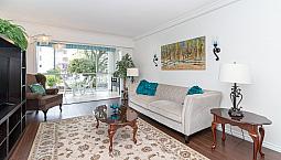 Beautiful 1 Bed 1 Bath Garden Level Condo, Sidney By The Sea!