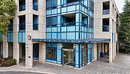 High-floor 1+den Condo, Skyline Views, Steps To Lrt - $2,400