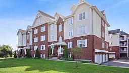 Condo 4 1/2 -- 2 Garages + 1 Stat Ext. Près Du Vieux-Terrebonne