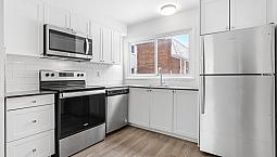 2 Bedrooms House For Rent - 120 Beaverbrook Lane