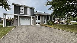 $695,000 - Split Level For Sale In Ste-catherine