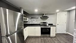 **Spacious** 2 Bedroom Lower Unit In Niagara Falls!!