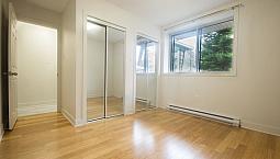 4.5 (2 Chambres) Rénové Dans Côtedesneiges. Disponible En Avril