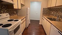 Top Floor 2 Bedroom / 1 Bath With Balcony And In-suite W/d