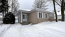 400 000$ - Bungalow À Vendre À St-Rédempteur