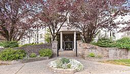 Spacious 2-Bedroom + Den Condo In Prime Langley Location