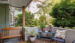 110 494 Marsett Pl Saanich, British Columbia