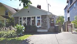 22-075 Large Home In Gorgeous West End Neighbourhood!