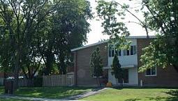 Spacious 3 Bedroom + Den Townhouse $3,095/Month