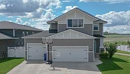 611 Robinson Avenue Penhold, Alberta