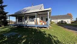 $384,000 - Country Home For Sale In St-Thuribe