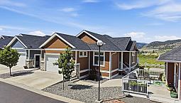 Beautiful Home In Merritt With Sweeping Views - Only 9 Years Old