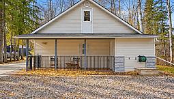 Isle Lake 2 Bed Lake View 1.5-storey With Dock, Silver Sands
