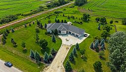 Meticulously Cared For 3bdrm 3bth Bng W/oversized Tpl Garage