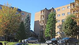 Grand 5 1/2  Secteur Carrefour De L`estrie (Piscine Intérieure)