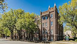 Apartments For Rent Near Downtown Regina - Chateau Apartments - 